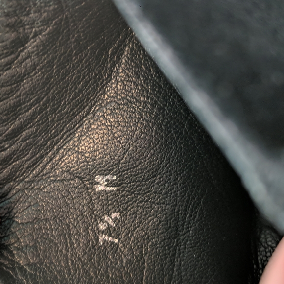 Stuart Weitzman suede ankle booties size 8 in VGUC - Picture 7 of 7